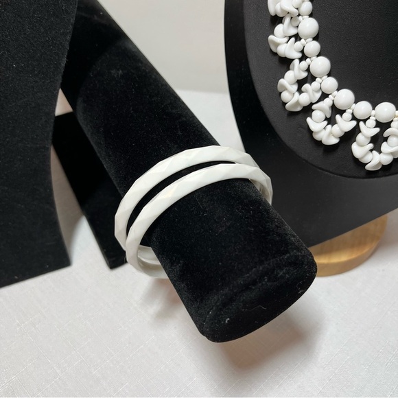 Vintage White Beaded Necklaces and bracelet set. Retro - Picture 5 of 10